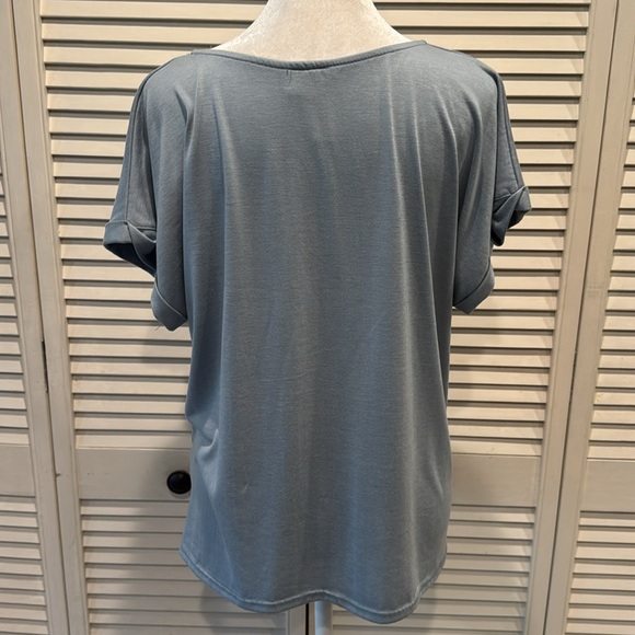 Alya V-Neck Top - Picture 3 of 7